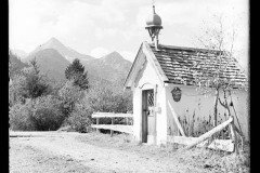 Kleine Kapelle beim Nesselwängle, dahinter die Berge