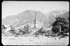 Ortschaft mit Kirche