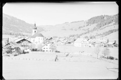 Tannheim Ortsansicht, Zentrum mit Kirche und Wohnhäusern