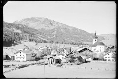 Tannheim Ortsansicht, Zentrum mit Kirche und Wohnhäusern