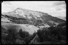 Schwarzwasserhütte 1651 m., mit Hoch Ifen 2232 m.