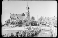 Langenargen am Bodensee mit Schloss Monfort und Segelschiff