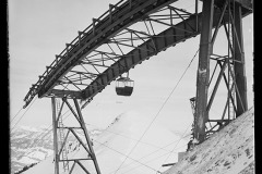 Skilift, Skiaufzug mit Gondel mit Bergpanorama