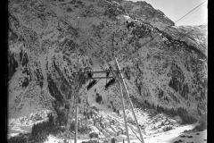 Skilift in Mittelberg, Schlepplift, mit zwei Skifahrern