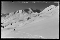 2 Tourengeher im Tiefschnee in Baad