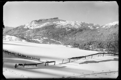 Kleinwalsertal, Schneefeld und Zaun, mit Ifen