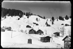 Ortschaft Kleinwalsertal mit Skilift und Wohnhäusern