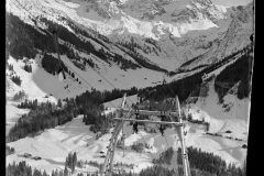 Skilift in Mittelberg, Schlepplift, mit zwei Skifahrern
